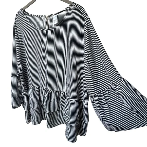 Time & Tru Navy & White Vertical Striped Top size 20 - Picture 5 of 7